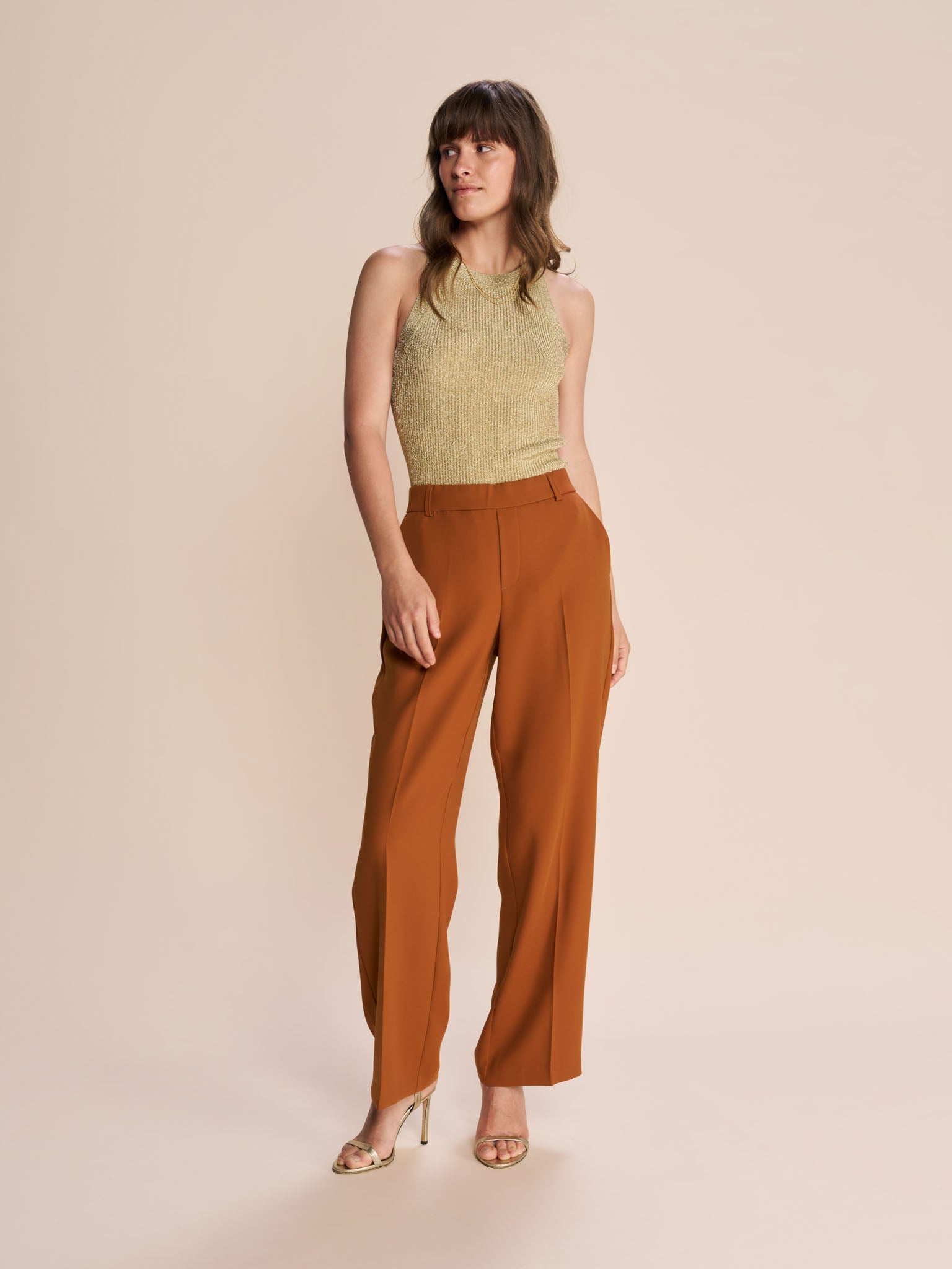 Modelshot / Gold / Detail